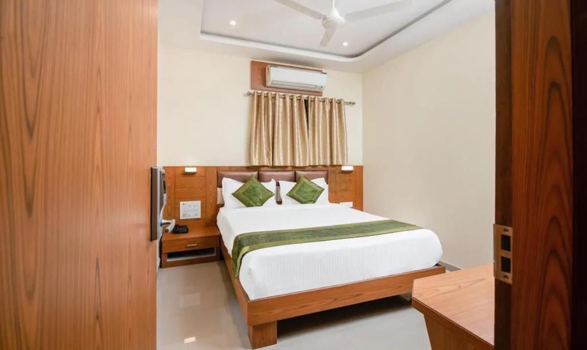 Hotel Volga Plaza Mumbai Exterior foto